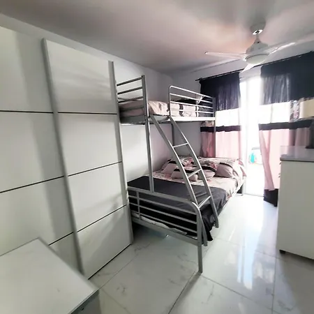 Semesterbostad 3 Bedroom Pool Front In