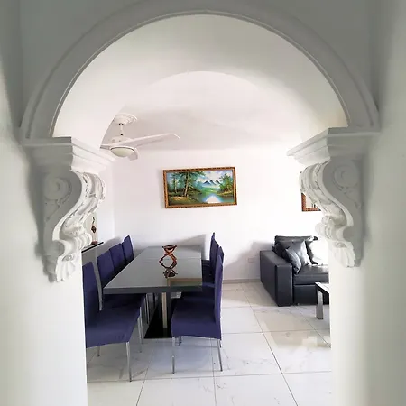 3 Bedroom Pool Front In Semesterbostad *