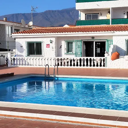 3 Bedroom Pool Front In Vakantiehuis