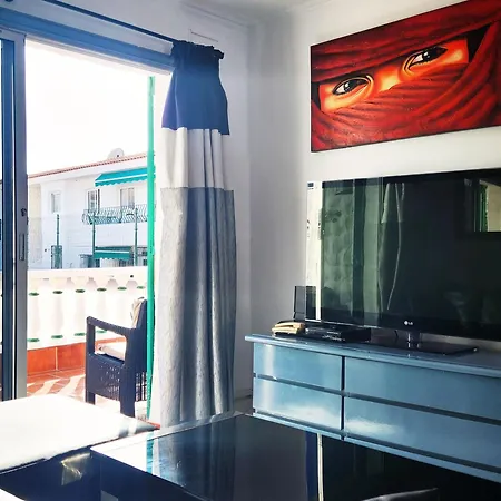 3 Bedroom Pool Front In Semesterbostad